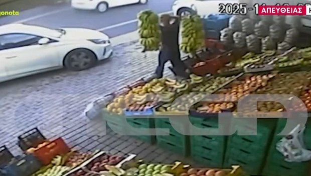 Κρήτη: Η στιγμή που γυναίκα παρασύρεται από ΙΧ - Το αυτοκίνητο την πέταξε στον αέρα