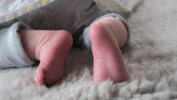 Γυναίκα με λέμφωμα Hodgkin γέννησε ένα υγιέστατο κοριτσάκι έπειτα από μεταμόσχευση ωοθηκικού ιστού