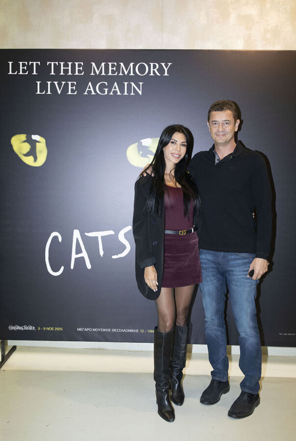 Σταματίνα Τσιμτσιλή - Ιωάννα Μπούκη: Παρακολούθησαν το μιούζικαλ υπερπαραγωγή «CATS» με τους συζύγους τους!