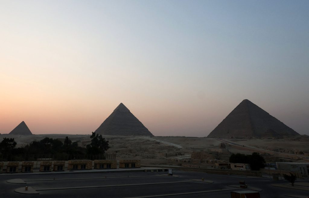 Πυραμίδες Γκίζας είσοδος