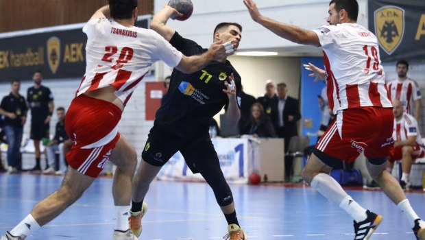 ΑΕΚ – Ολυμπιακός 28-27: «Κιτρινόμαυρο» το ντέρμπι στο χάντμπολ (vid)