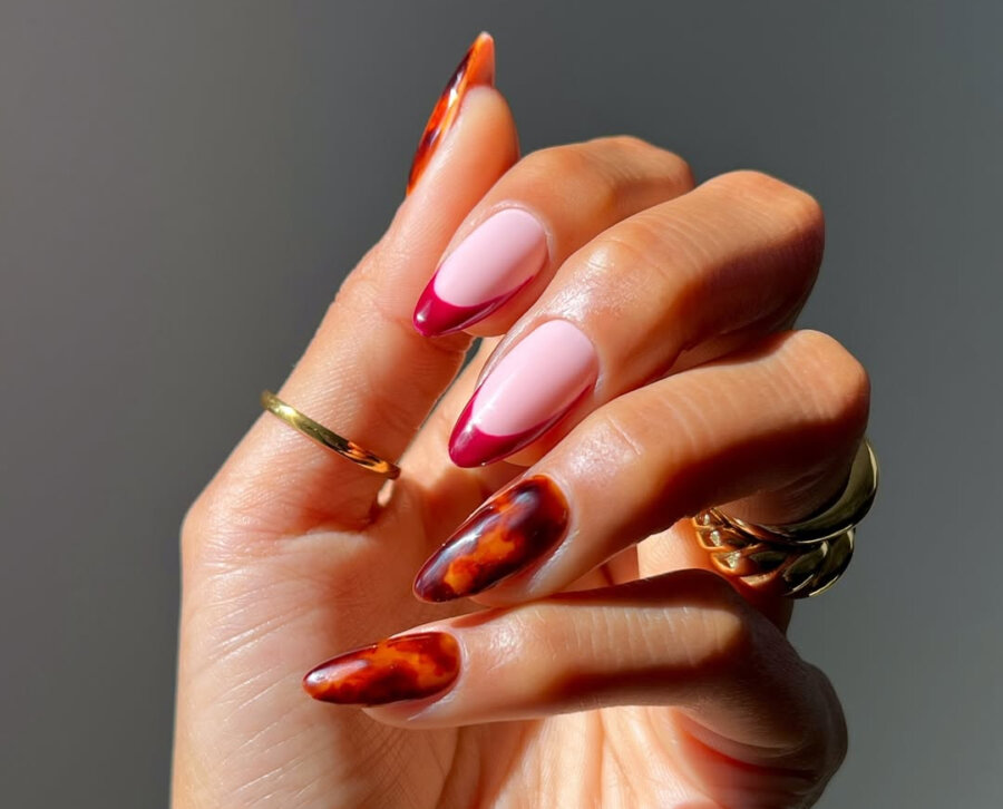 Italian Manicure: Η τεχνική που χαρίζει οπτικά πιο μακριά νύχια στη στιγμή