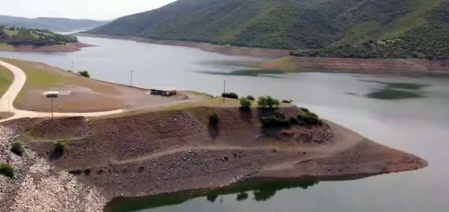 karditsa-limni-smokovou-xamili-stathmi