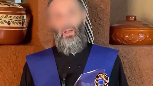 Το παρελθόν του ψευτοϊερέα που κατηγορείται για συμμετοχή σε κύκλωμα ναρκωτικών