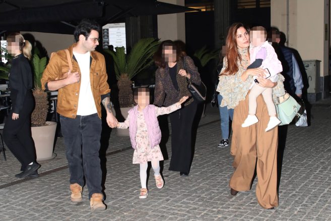 Μαίρη Συνατσάκη - Ίαν Στρατής: Σπάνια οικογενειακή έξοδος με την κόρη τους, Ολίβια