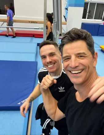 Σάκης Ρουβάς: Έκανε προπόνηση με τον Λευτέρη Πετρούνια και… «έβαλε κάτω» τους 20ρηδες - Βίντεο