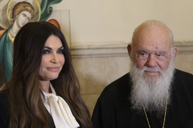 Συνάντηση-έκπληξη: Η Κίμπερλι Γκίλφοϊλ βρέθηκε με τον Αρχιεπίσκοπο Ιερώνυμο - «Είναι υπέροχο που σας γνωρίζω!»