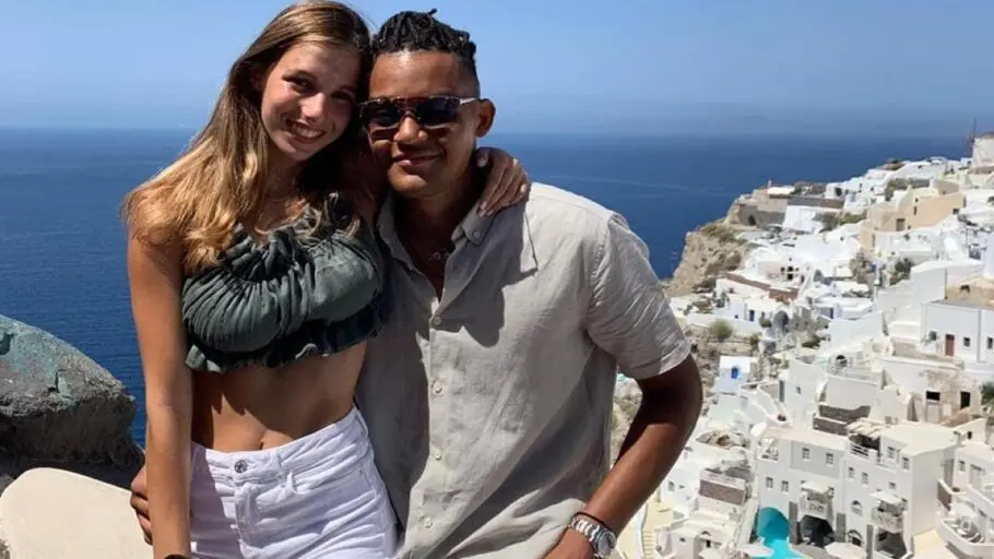 «Θέλω πολλά παιδιά!»: Ο Εμμανουήλ Καραλής μιλά ανοιχτά για τη σύντροφό του και τα όνειρά του για οικογένεια