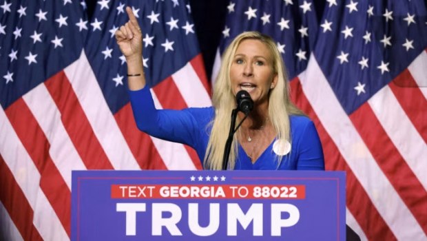 Ο Τραμπ αποκήρυξε την πιστή του, αλλά «παραστρατημένη», βουλευτή Μάρτζορι Τέιλορ Γκριν