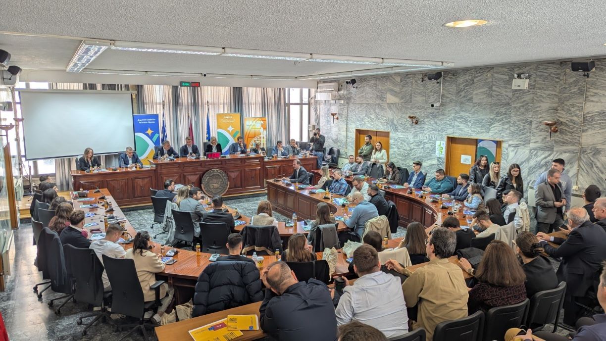 synantisi-neolaias-1