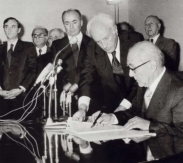 Προεδρικές υπερεξουσίες, παρασκήνιο και η αλήθεια για το Σύνταγμα του 1975