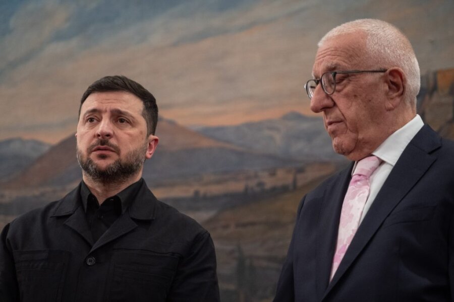 Κακλαμάνης σε Ζελένσκι: Εάν η Δύση είχε αντιδράσει στην εισβολή στην Κύπρο ίσως να μην είχε υποστεί η Ουκρανία την εισβολή