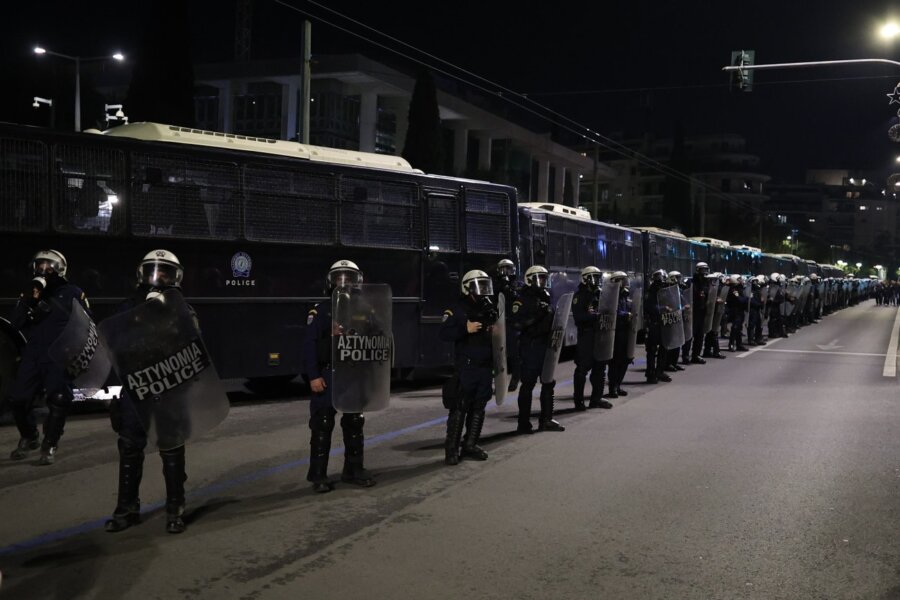 Πολυτεχνείο: Σε αστυνομικό κλοιό η Αθήνα, προληπτικοί έλεγχοι και Περισσότεροι από 5.000 αστυνομικοί στους δρόμους