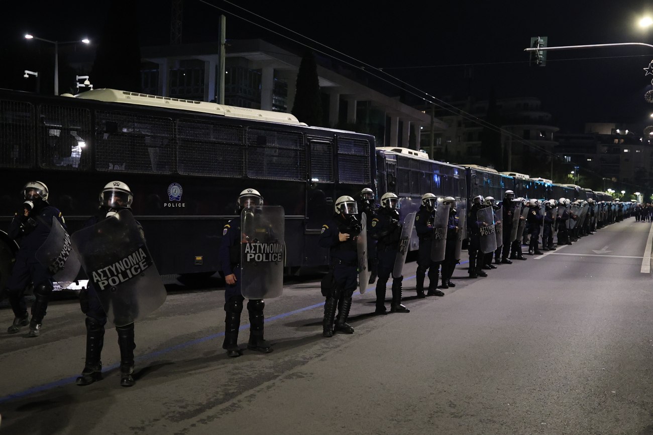 Πολυτεχνείο: Σε αστυνομικό κλοιό η Αθήνα, προληπτικοί έλεγχοι και Περισσότεροι από 5.000 αστυνομικοί στους δρόμους