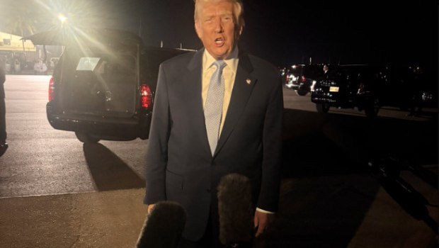 Ο Τραμπ προαναγγέλλει κυρώσεις σε οποιαδήποτε χώρα συναλλάσσεται με τη Ρωσία