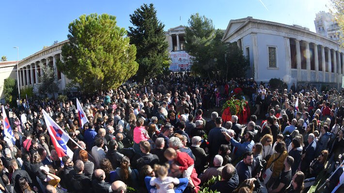 Πολυτεχνείο: Με την πορεία στην πρεσβεία των ΗΠΑ κορυφώνονται οι εκδηλώσεις - Πλήθος κόσμου στον ιστορικό χώρο