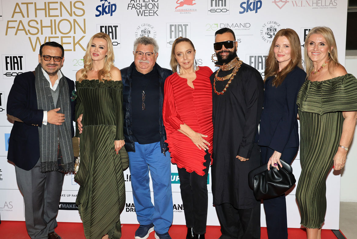 Κιμ Κίλιαν: Η εντυπωσιακή εμφάνιση στην 37η Athens Fashion Week στο show της Daphne Valente