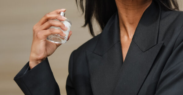 Πέντε tips που βοηθούν να διαρκεί το άρωμά μας όλη την ημέρα