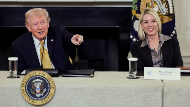 Τι δήλωσε ο Μαρκ Έπσταϊν για Τραμπ και Τζέφρι - Κι όμως τα αρχεία μπορούν ακόμα να λογοκριθούν [βίντεο]