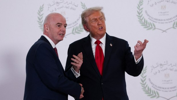 Η FIFA άνοιξε «πόρτα» στον Τραμπ για «μετακινήσεις αγώνων» στο Μουντιάλ για «λόγους ασφαλείας»