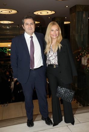 Τίνα Μεσσαροπούλου - Γιώργος Μυλωνάκης: Σπάνια βραδινή εμφάνιση στην πρεμιέρα της παράστασης «Αλεξάνδρεια»