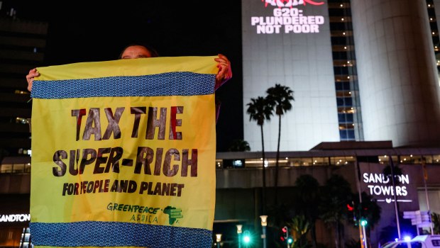 Oxfam: Θα αρκούσαν μόνο τα περσινά κέρδη των δισεκατομμυριούχων της G20 για να λάβει τέλος η φτώχεια στον πλανήτη