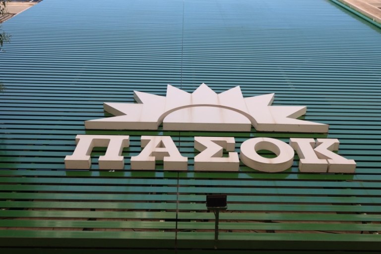 Το ΠΑΣΟΚ ζητά την άμεση έκδοση εντάλματος βίαιης προσαγωγής του Φραπέ – «Σε συνεννόηση με την ΝΔ ο ελιγμός του»