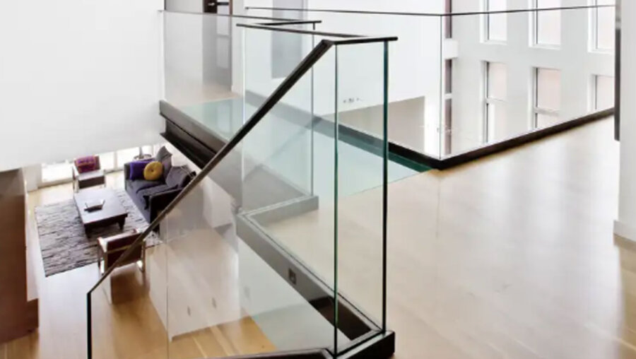 Δάπεδα από γυαλί: Η πιο φωτεινή επιλογή που μπορείς να κάνεις στο σπίτι σου