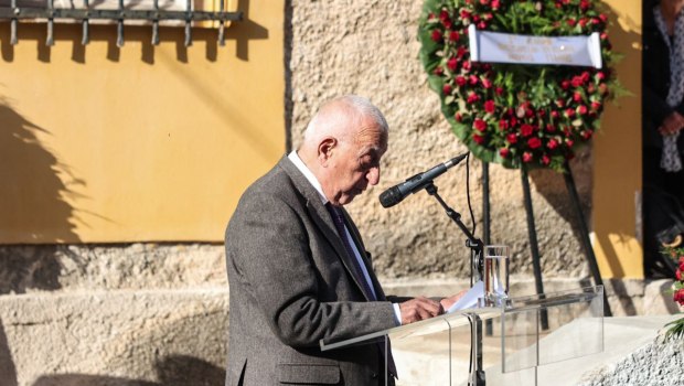 Αλέκος Φλαμπουράρης: «Υπήρξε πάντα ανήσυχος και ενωτικός» - Συγκίνηση στον επικήδειο του Νικήτα Κακλαμάνη