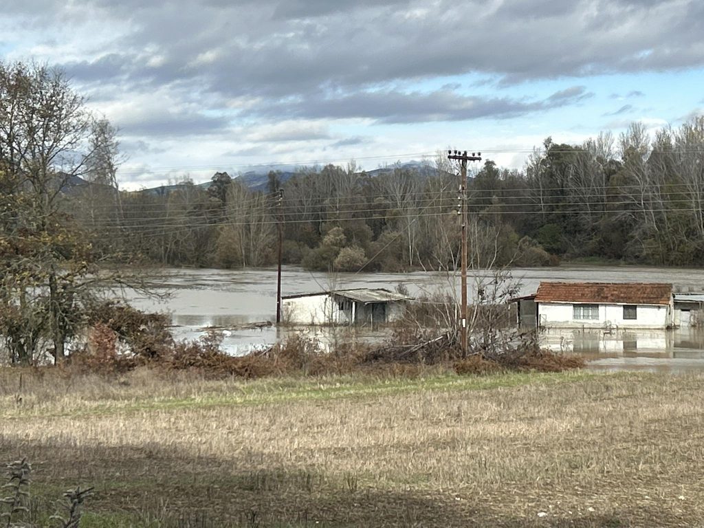 Σαρώνει η κακοκαιρία στην Καστοριά – Πέντε κτηνοτρόφοι εγκλωβίστηκαν στον Γράμμο