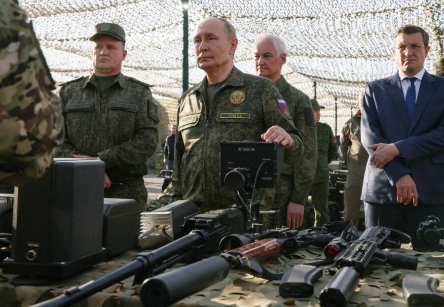 Βλαντίμιρ Πούτιν στρατός όπλα