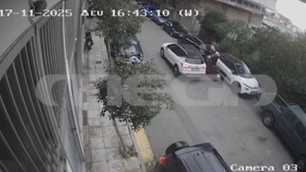 Νέο βίντεο ντοκουμέντο από το Νέο Κόσμο: Η στιγμή που ο 58χρονος ψεκάζει με σπρέι τον 29χρονο