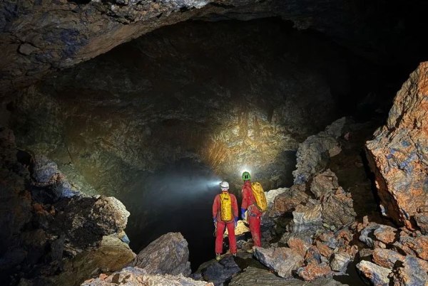 Σπήλαιο Στερνών: Εντυπωσιακές ανακαλύψεις 700 μέτρα κάτω από τη γη