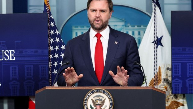 Βανς: Αποκύημα φαντασίας ότι εάν δίναμε περισσότερα όπλα στην Ουκρανία θα κέρδιζε τον πόλεμο