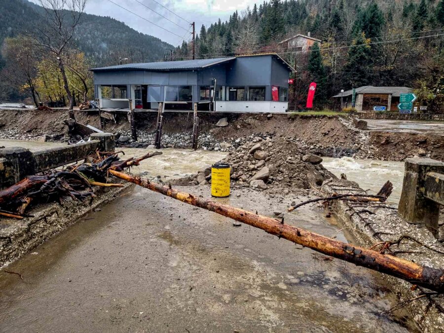 ΚΑΤΑΣΤΡΟΦΕΣ ΑΠΟ ΤΗ ΚΑΚΟΚΑΙΡΙΑ ΣΤΗ ΠΕΡΙΟΧΗ ΑΣΠΡΟΠΟΤΑΜΟΥ ΣΤΗ ΚΑΛΑΜΠΑΚΑ (EUROKINISSI)