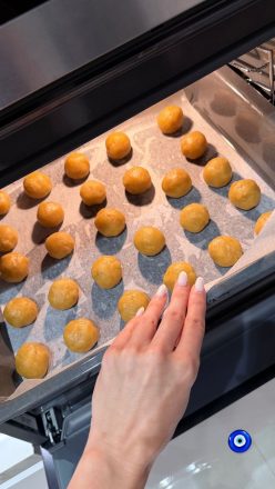 Ιωάννα Τούνη: Έφτιαξε μελομακάρονα για πρώτη φορά – Δείτε το εντυπωσιακό αποτέλεσμα