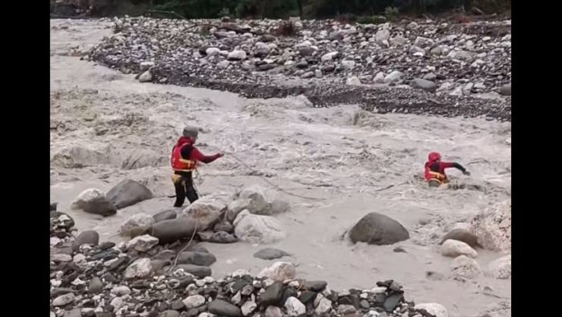 Κακοκαιρία: Δραματική επιχείρηση της ΕΜΑΚ για βοήθεια σε αποκλεισμένους κατοίκους στα Τζουμέρκα