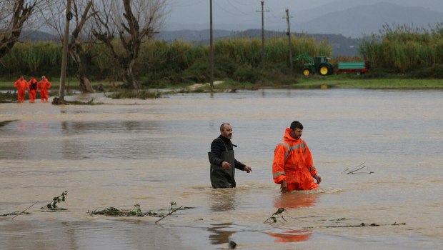 Αλβανία: Ηλικιωμένη νεκρή από τις πλημμύρες, εκατοντάδες κάτοικοι απομακρύνθηκαν από τα σπίτια τους