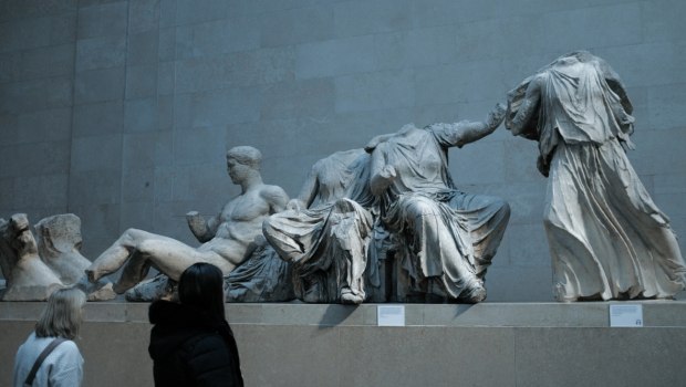 Γλυπτά: «Προσφέρονται» να μας... δανείσουν το 20% από τον διάκοσμο του Παρθενώνα