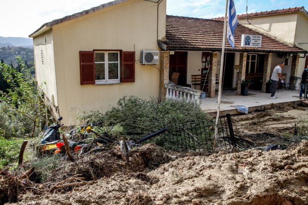Κακοκαιρία: Εικόνες καταστροφής στη Δυτική Ελλάδα - Μετρούν τις πληγές τους οι κάτοικοι