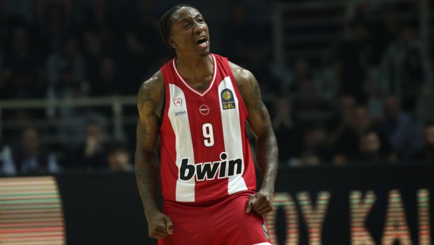 ΠΑΟΚ – Ολυμπιακός 81-92: Συνέχισαν με το απόλυτο νικών και κορυφαίο τον Λι οι «ερυθρόλευκοι» (vid)