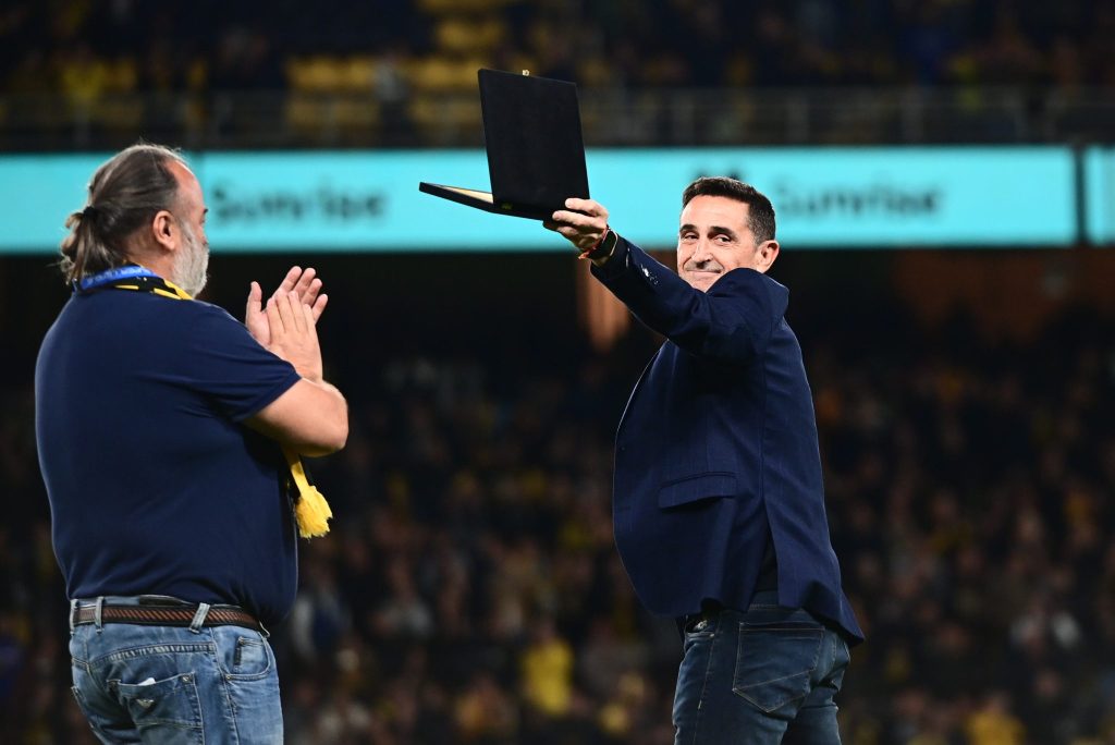 Αποθέωση για τον Χιμένεθ στην OPAP Arena: Βραβεύτηκε από την ΠΑΕ ΑΕΚ (vid, pics)