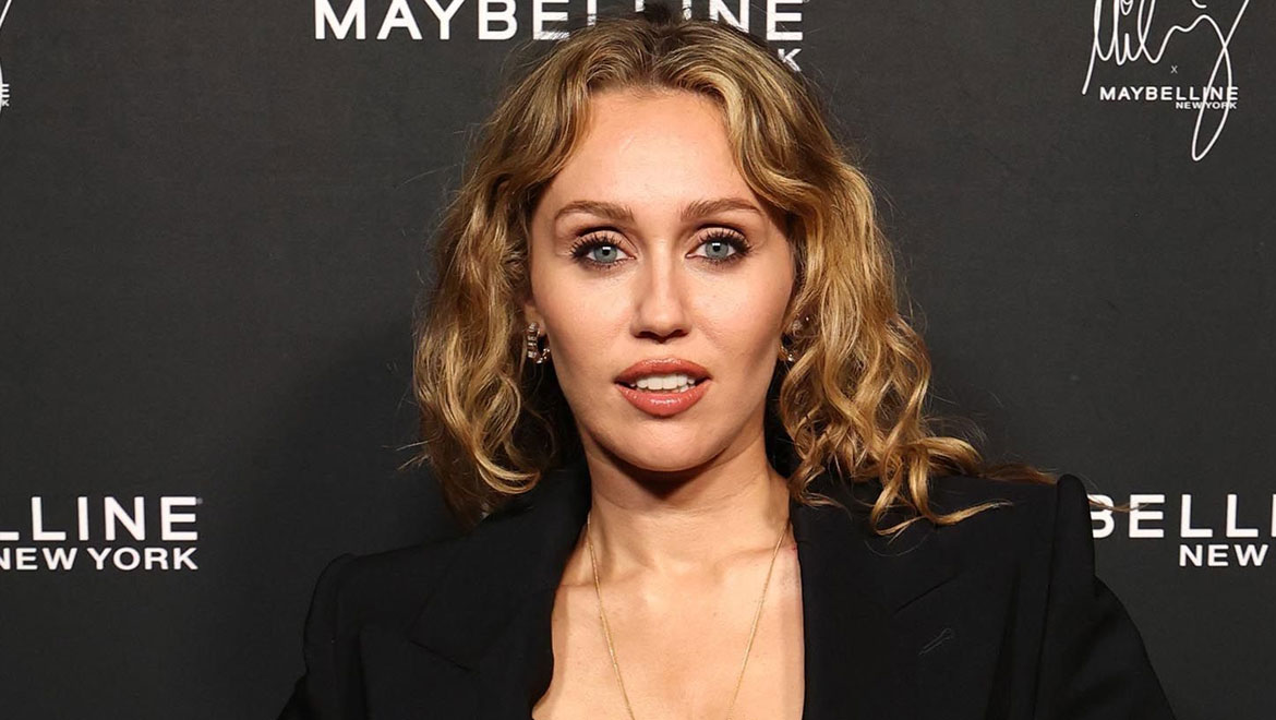 Miley Cyrus: Το νέο χρυσαφένιο χρώμα στα μαλλιά της θυμίζει…Hannah Montana!