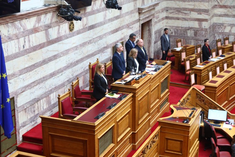 Η Βουλή τίμησε την επέτειο της Εθνικής Αντίστασης - Οι διαφορετικές ιδεολογικές προσεγγίσεις από τα κόμματα