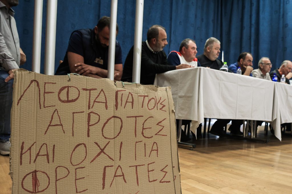Σε δρόμους, λιμάνια και αεροδρόμια τα τρακτέρ- Ξεκινάνε τα πρώτα μπλόκα των αγροτών