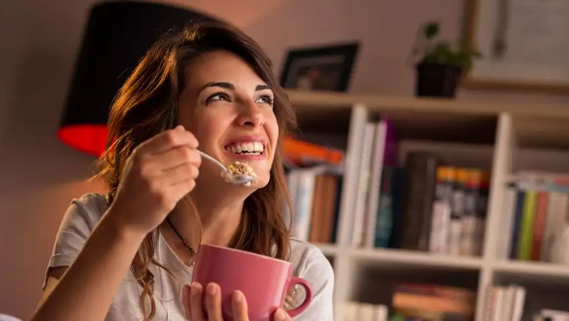 Τα σνακ που μπορούν πραγματικά να βελτιώσουν τον βραδινό σου ύπνο