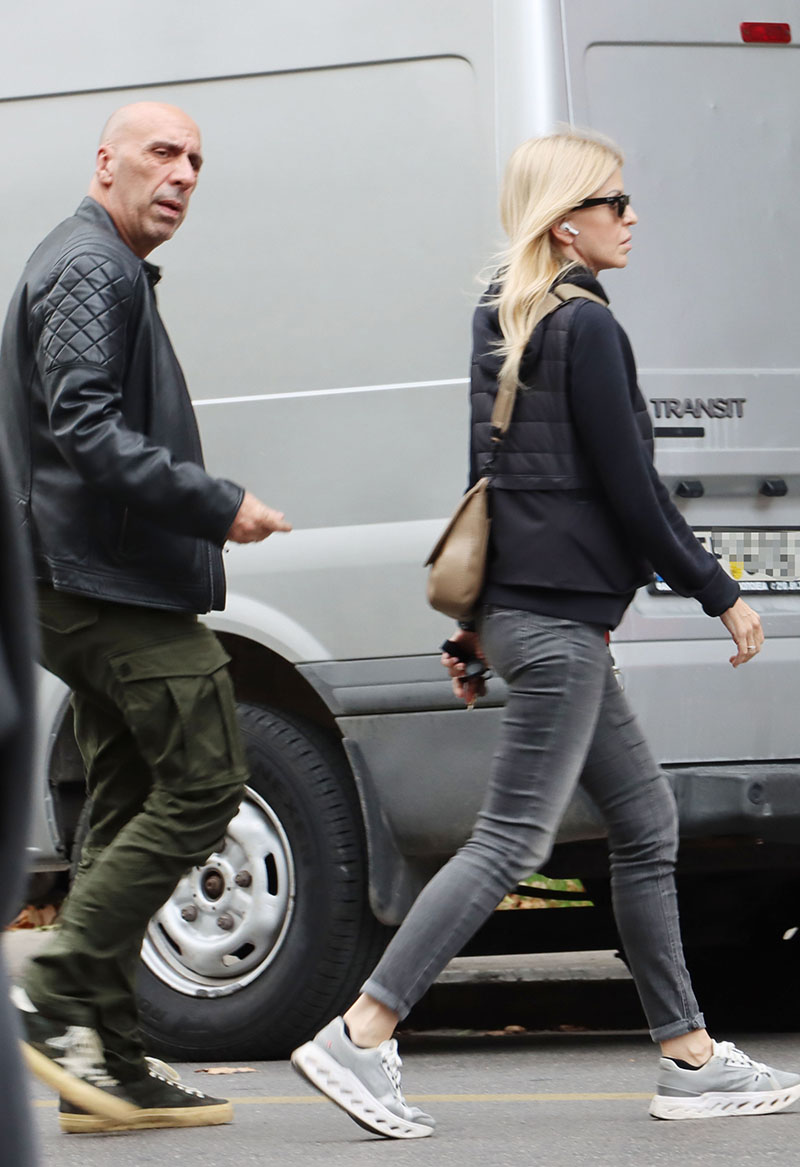 Γιάννης Μπρατάκος-Έλενα Ράπτη: Σπάνια εμφάνιση του ζευγαριού με casual looks στο κέντρο της Αθήνας