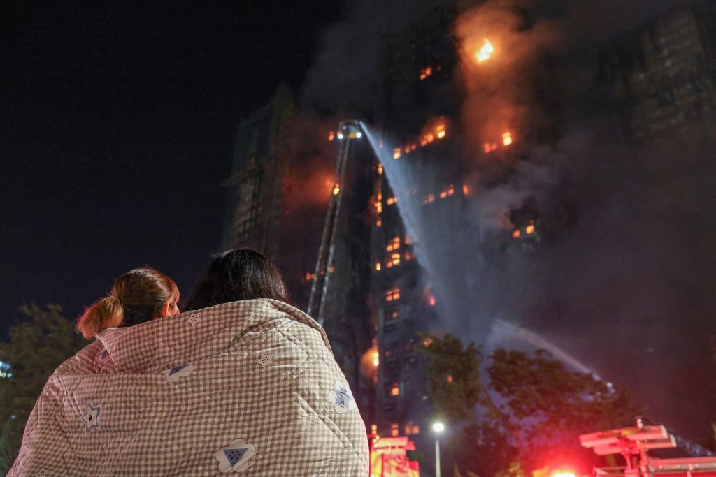 Κόλαση φωτιάς στο Χονγκ Κονγκ – Τους 44 έφτασαν οι νεκροί