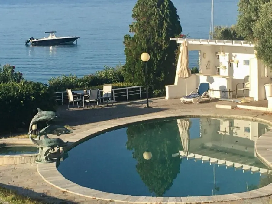 Βέφα Αλεξιάδου: Αυτοί είναι οι Βούλγαροι που αγόρασαν το σπίτι της στη Χαλκιδική έναντι 2.2 εκατ. ευρώ!