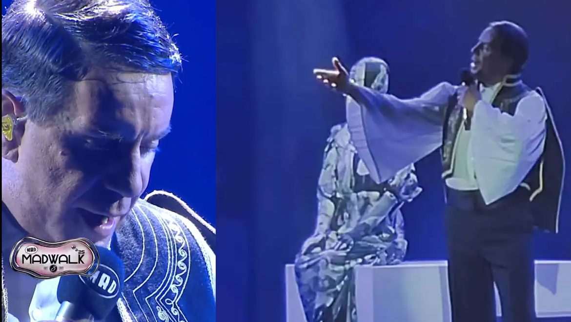 Madwalk 2025: Ο Γιώργος Μαζωνάκης με look που θύμιζε παραδοσιακή στολή - Ερμήνευσε Διονύση Σαββόπουλο